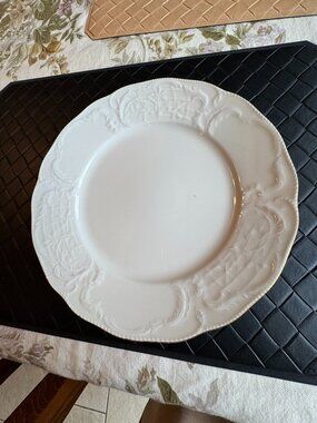 Rosenthal Classic Dinner Plate Sanssouci 9 1/2" Scalloped Ivory with Gold Rim